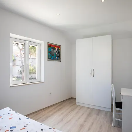 Katarina - Two-bedroom 4 Adults - Izme U Ribnjaka Street No 1 - #1 *